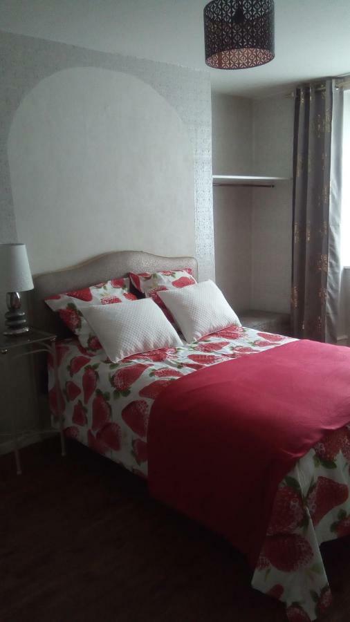 7042Douce Nuit Hotell Saint-Germain-Laval  Exteriör bild